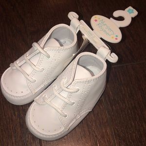 Nursery Rhyme white infant shoes size 2 (3-6M)